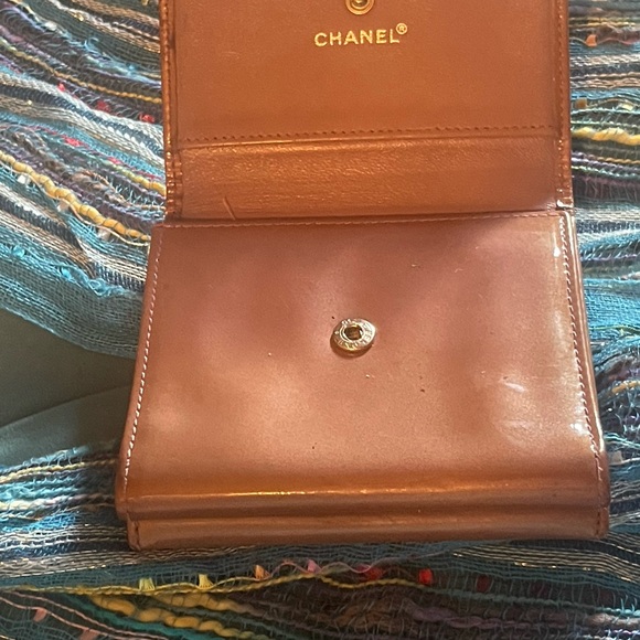 Milk chocolate patent leather Chanel wallet. Approximately 4 x 4 inches. EUC. - Picture 9 of 16